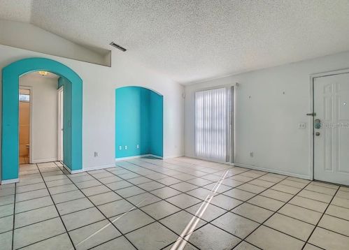 2800 Flynn St, Deltona, FL 32738-1384
