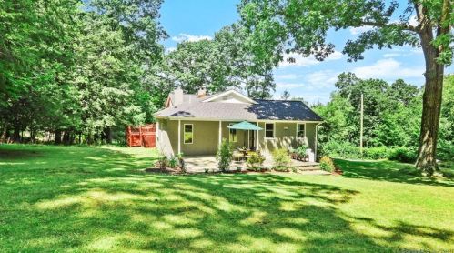 38 Candle Hill Rd, Danbury CT  06812-2414 exterior