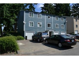 1811 Woodland Glen Dr, Tacoma, WA 98444-3047