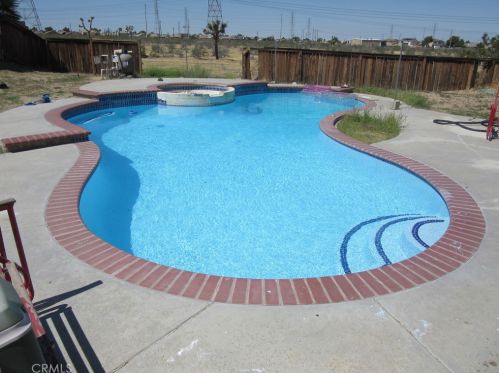13233 Paradise Ct, Victorville, CA 92392-6807