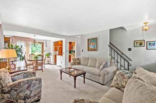 1520 Prospect Rd, Pittsburgh, PA 15227-3733