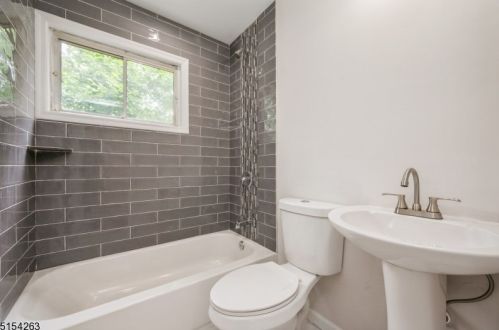 16 Kyle Dr, Dover NJ  07801-4736 exterior