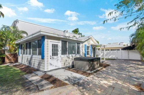 128 4th Ave, Delray Beach, FL 33483-4516