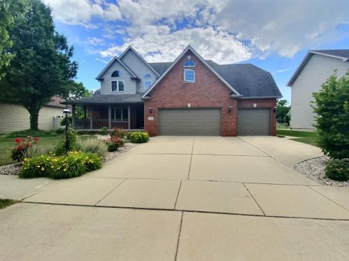 1492 Knighthood Dr, Dyer, IN 46311-2054