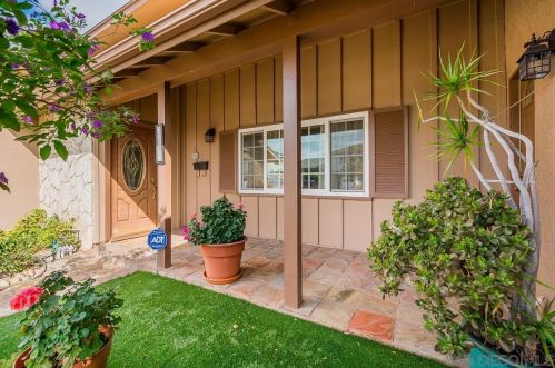 7043 Bobhird Dr, San Diego CA 92119-1403 exterior