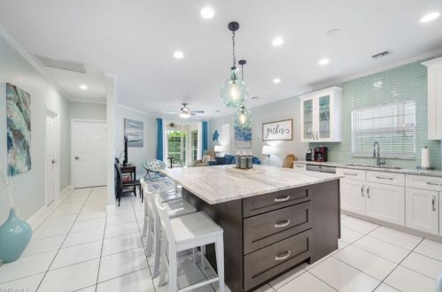 618 111th Ave, Naples FL  34108-1826 exterior