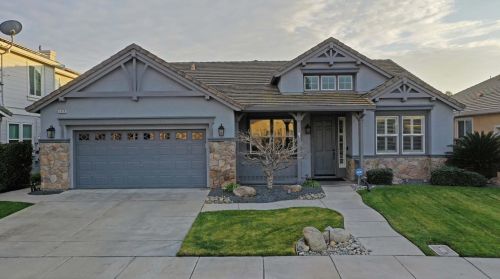 5488 Cooper Ct, Riverbank, CA 95367-9565