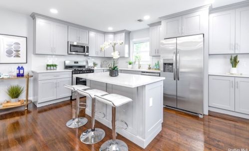 386 Silver St, Babylon NY  11704-4008 exterior