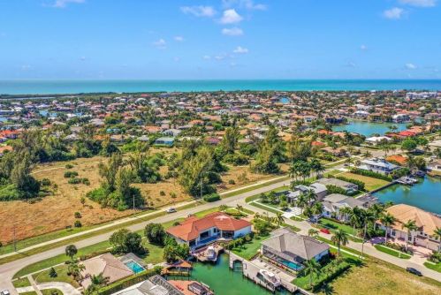 601 Crescent St, Marco Island, FL 34145-1909