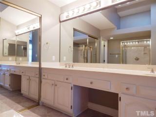 10117 Goodview Ct, Raleigh, NC 27613-5427
