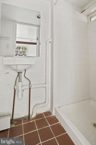 512 Taylor St, Washington DC 20011-5915 exterior