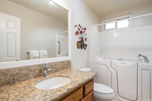 19032 Avenue Of The Oaks, Santa Clarita CA  91321-1444 exterior