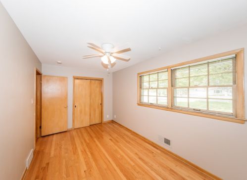 9616 Greenview Ln, Thiensville WI  exterior