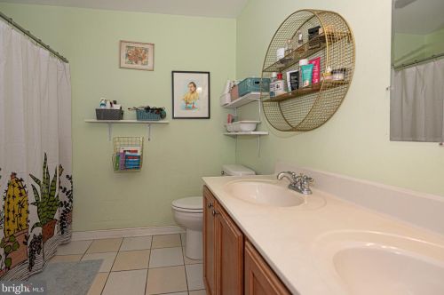 402 6th St, Laurel DE  19956-1363 exterior