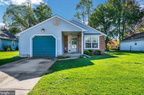 18 Lakebridge Dr, West Deptford, NJ 08096-6717