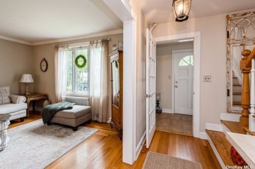 65 Chestnut Ave, Floral Park, NY 11001-2417