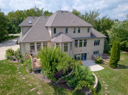12522 Blue Stem Trl, Caledonia, WI 53108-9797