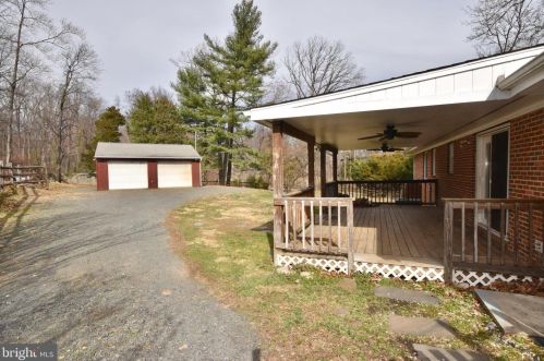 16000 Tiffany Ln, Haymarket VA  20169-1620 exterior