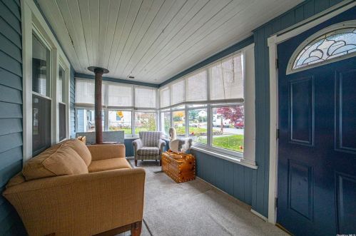 101 Sterling Pl, Amityville, NY 11701-2925