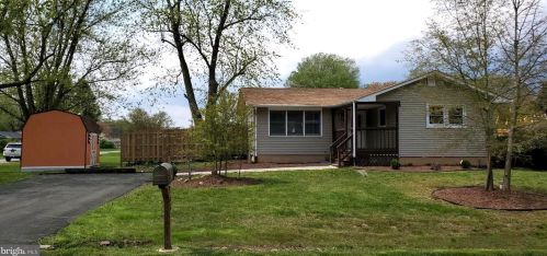 168 Farmhouse Ln, Bear, DE 19701-2012