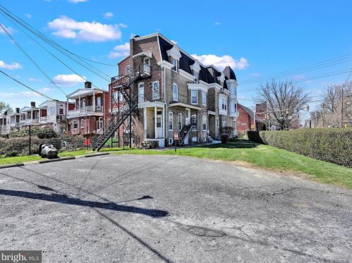 365 College Ave, Lancaster PA 17603-3319 exterior