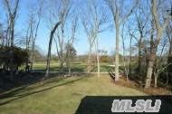 995 Aberdeen Rd, Bayshore, NY 11706-7724