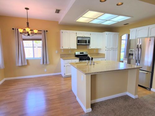 99 Ainsworth Way, Folsom CA  95630-7600 exterior