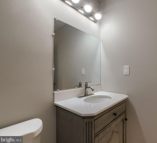 37 Needlepoint Ln, Willingboro NJ  08046-1918 exterior