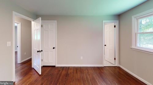 913 Lake Dr, Trenton NJ  08648-4003 exterior