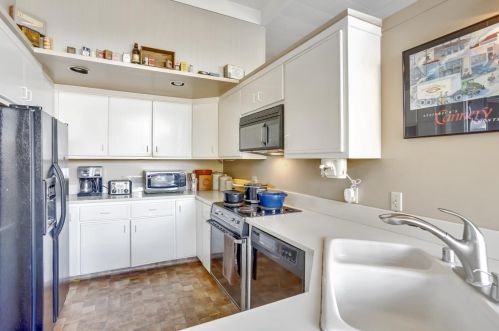 273 Lighthouse Ave, Del Monte Park CA  93950-2948 exterior