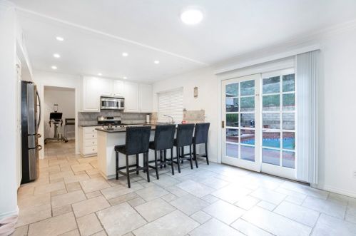 27067 Alabastro Dr, Santa Clarita CA  91354-2215 exterior