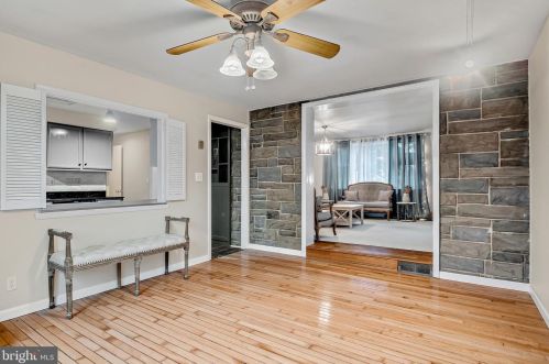 5001 Sunset Dr, Harrisburg PA  17112-2168 exterior