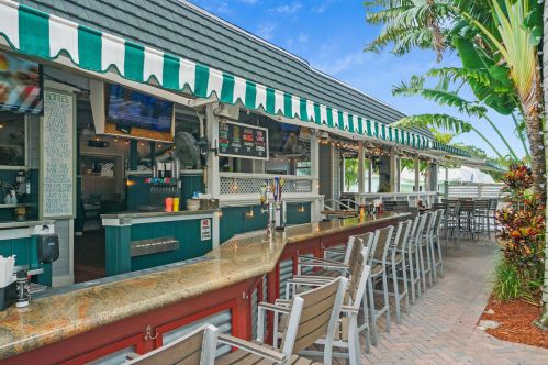 101 Seas Dr, Jupiter FL  33477-1100 exterior