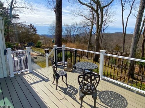 22 Crag Pl, Skyline Lakes NJ  07456-1814 exterior