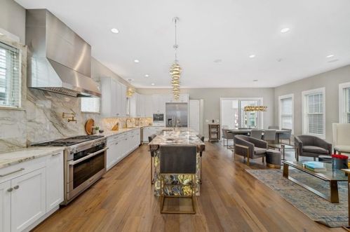 109 Riverfront St, Oakmont, PA 15139-2182