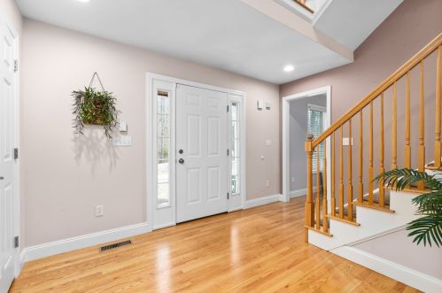 49 Sandy Ln, Dover NH  03820-5900 exterior