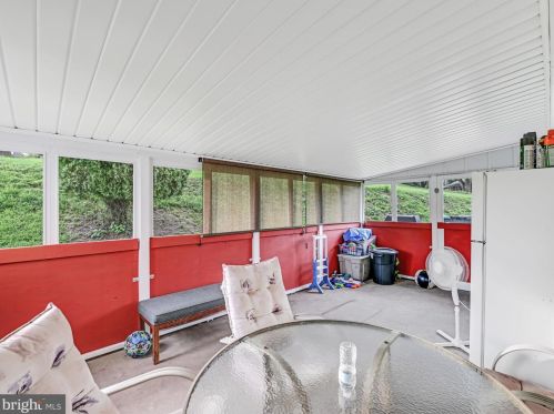 15 Wilbert Dr, Primrose PA  17901-8250 exterior