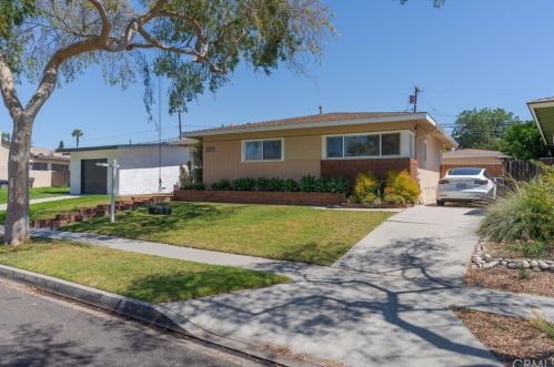 2410 Vuelta Grande Ave, Long Beach, CA 90815-2311