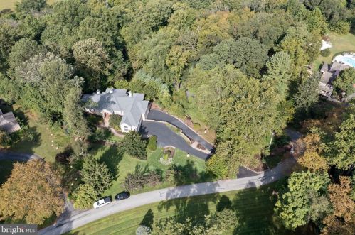 100 Deer Vly Ln, Wilmington DE  19807-1912 exterior