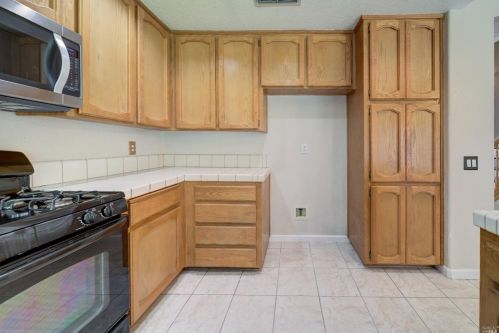 273 Sparrow St, Vacaville CA  95687-7223 exterior