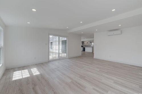 27 Walnut Ln, Hicksville NY  11801-5737 exterior