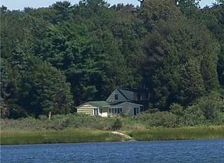 14 Cedar Ln, Strongs Neck, NY 11733-3102