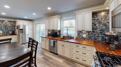784 Greenlawn Ave, Islip Terrace, NY 11752-1314