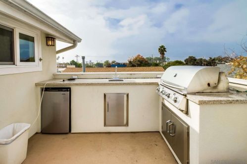 1760 La Playa Ave, San Diego CA 92109-6526 exterior