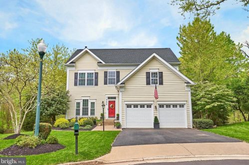 9806 Runner Stone Pl, Bristow, VA 20136-1907