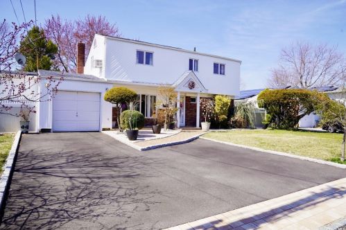 336 21st St, Deer Park, NY 11729-6321