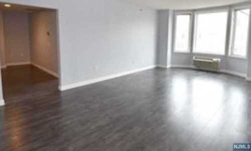 3411 City Pl, Edgewater NJ  07020-3152 exterior
