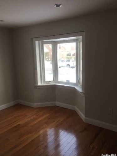 130-36 221st St, Jamaica, NY 11413-1219