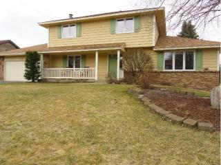 1758 Drake Dr, Saint Paul, MN 55122-2240