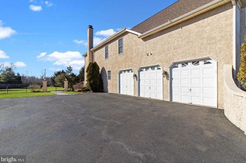 175 Edwards Dr, Southampton PA 18966-1174 exterior